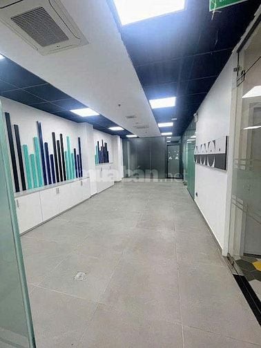 Hàng kín,toà nhà 388J Hai Bà Trưng, DT: 8x18 kết cấu hầm 5T t/n 120tr