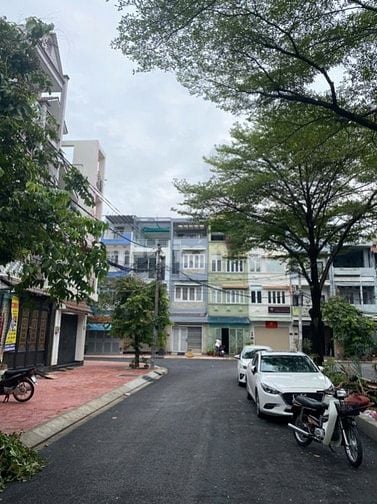 Nhà đường số 5 phạm hùng F4Q8 dt: 4x18m, trệt, 2 lầu, 1st giá 12,8 tỷ 