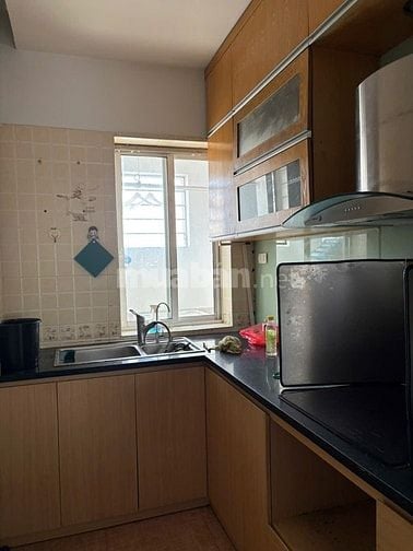 Cho thuê căn hộ chung cư tầng cao, tại 45 Nguyễn Sơn Long Biên