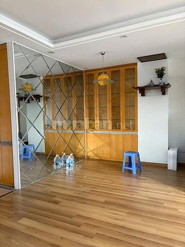 Cho thuê căn hộ chung cư tầng cao, tại 45 Nguyễn Sơn Long Biên