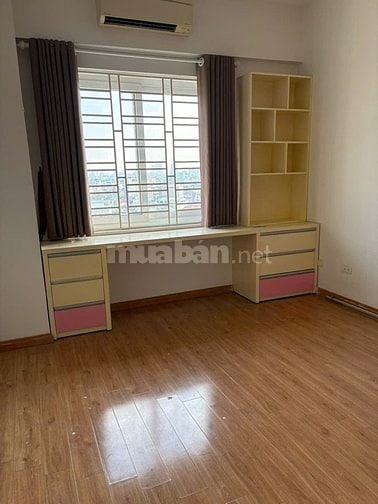 Cho thuê căn hộ chung cư tầng cao, tại 45 Nguyễn Sơn Long Biên