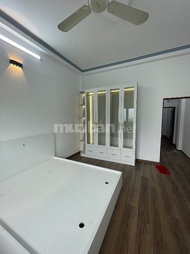 Bán căn nhà phố nằm lô nhì  2295 Huỳnh Tấn Phát, Thị Trấn Nhà Bè