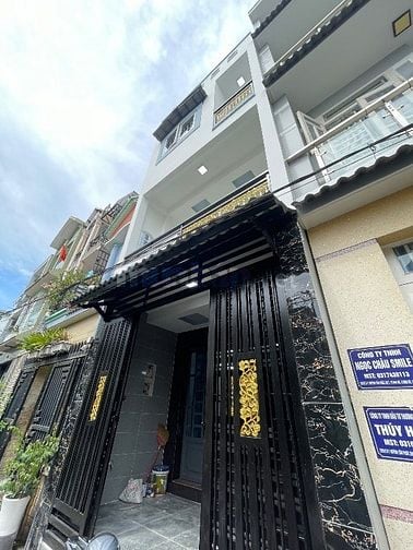 Bán căn nhà phố nằm lô nhì  2295 Huỳnh Tấn Phát, Thị Trấn Nhà Bè