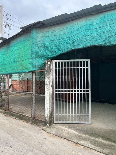 Cho thuê kho mặt đường nhựa 8m , P Bình Trưng Đông , 1pn / 1WC 