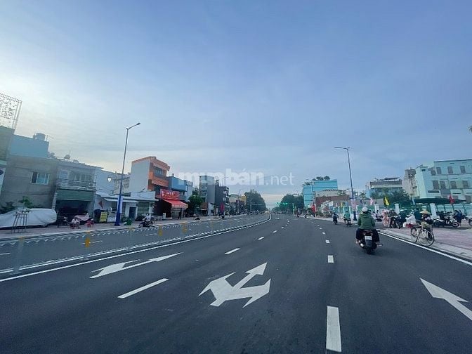 NhàvMTKD đường Tên Lửa dt 82m2 nhà 2 tấm giá 15.3 tỷ TL