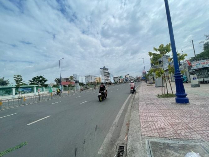 NhàvMTKD đường Tên Lửa dt 82m2 nhà 2 tấm giá 15.3 tỷ TL