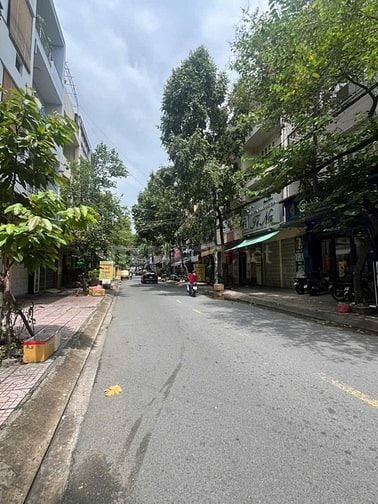 Nhà đường số 5 phạm hùng cho thuê dt: 5x15m, 3 lầu ST