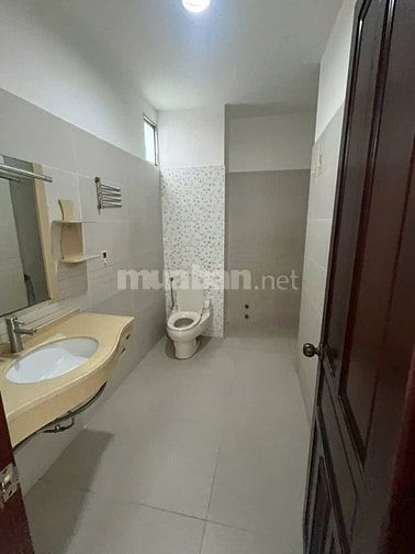 Nhà đường số 5 phạm hùng cho thuê dt: 5x15m, 3 lầu ST