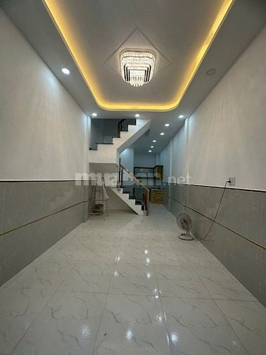 chủ nhờ bán căn nhà Ao đôi, DT 40m2/ 2ty 780,SHR,hẻm oto, 1 trệt 1 lầu