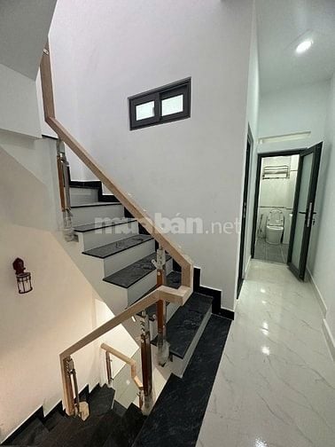 chủ nhờ bán căn nhà Ao đôi, DT 40m2/ 2ty 780,SHR,hẻm oto, 1 trệt 1 lầu