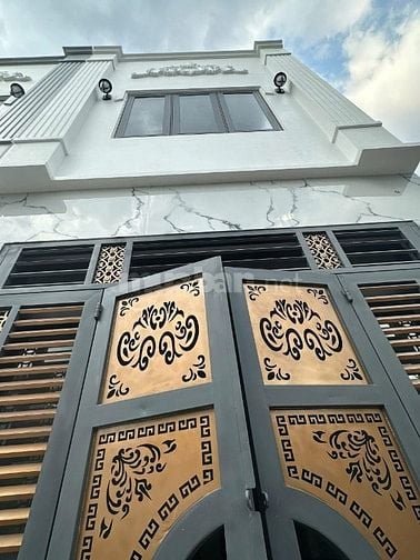 chủ nhờ bán căn nhà Ao đôi, DT 40m2/ 2ty 780,SHR,hẻm oto, 1 trệt 1 lầu