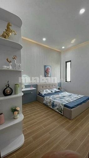 Cần bán gấp căn nhà cách chợ Hưng Long 5km