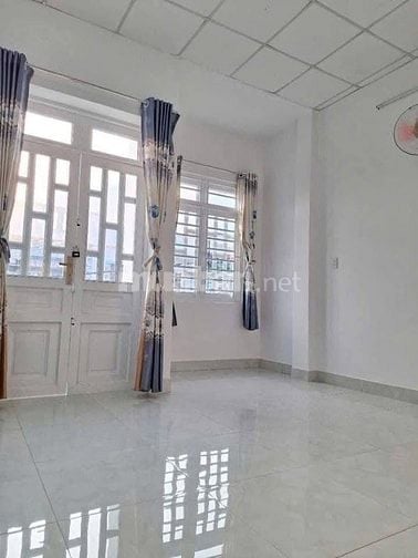 Cần bán gấp căn nhà cách chợ Hưng Long 5km