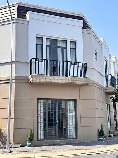 Cần bán gấp căn nhà cách chợ Hưng Long 5km