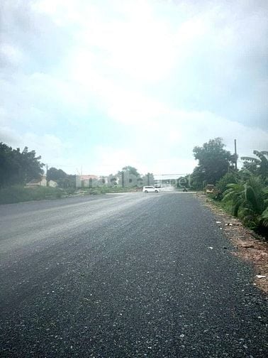 Nhượng lô đất 2812m2, NGANG 70M, ngay chợ, Đức Hòa, Long An, 14tr/m2