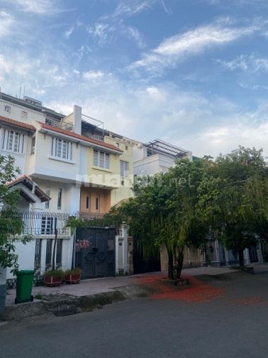 Nhà biệt thự phạm thị tánh F4Q8 dt: 8x20, hầm, trệt, 3 lầu ST