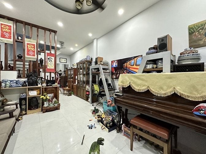 Cần bán nhà hẻm ô tô con Lê Vă Sỹ giá tốt 8,3ty (TL) 