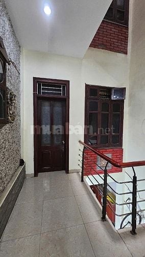 Cho thuê nhà nguyên căn mặt phố Vũ Tông Phan, Hà Nội