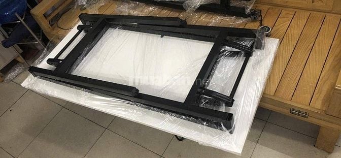 Bàn làm việc , bàn học chân sắt giá rẻ tại HCM - Nhận làm theo yêu cầu