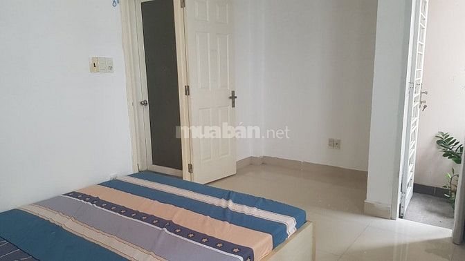 1PN (4,5x3m) + 1 Toilet; cửa sổ thông thoáng 