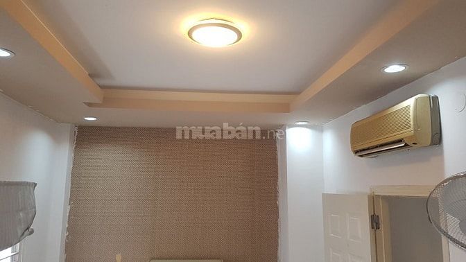 1PN (4,5x3m) + 1 Toilet; cửa sổ thông thoáng 