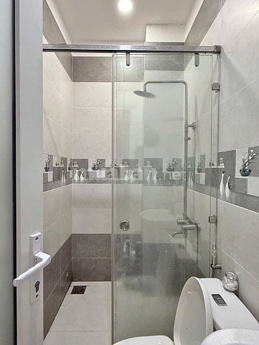 Bán gấp nhà bốn tầng khu đồng bộ cao cấp sát trường Tân Sơn