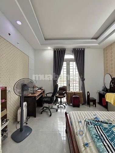 Bán gấp nhà bốn tầng khu đồng bộ cao cấp sát trường Tân Sơn