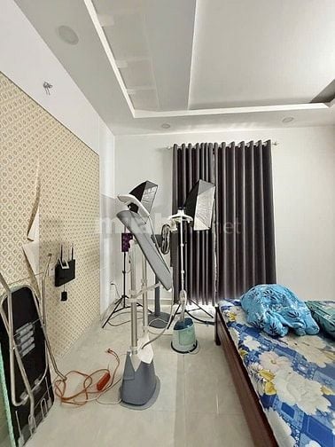 Bán gấp nhà bốn tầng khu đồng bộ cao cấp sát trường Tân Sơn