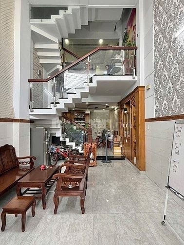 Bán gấp nhà bốn tầng khu đồng bộ cao cấp sát trường Tân Sơn