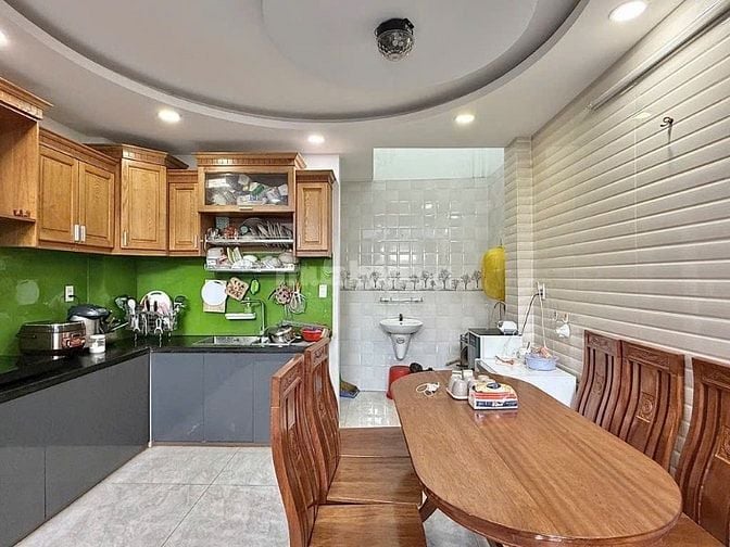 Bán gấp nhà bốn tầng khu đồng bộ cao cấp sát trường Tân Sơn