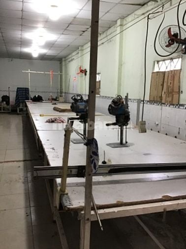 Cần bán một bàn cắt ngang 1.8*10m , hai máy cắt 10in,cắt đau bàn
