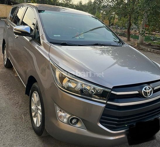 Tôi cần bán xe Toyota Innova số sàn sản xuất 2017.