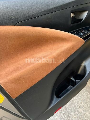 Tôi cần bán xe Toyota Innova số sàn sản xuất 2017.