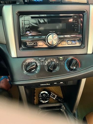 Tôi cần bán xe Toyota Innova số sàn sản xuất 2017.