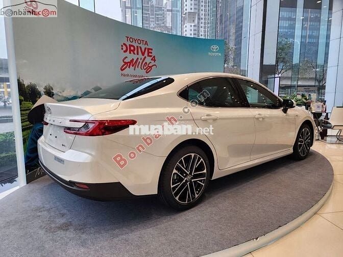 Toyota Camry 2.5 Hybrid HEV TOP 2025