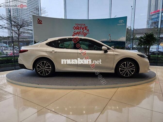 Toyota Camry 2.5 Hybrid HEV TOP 2025