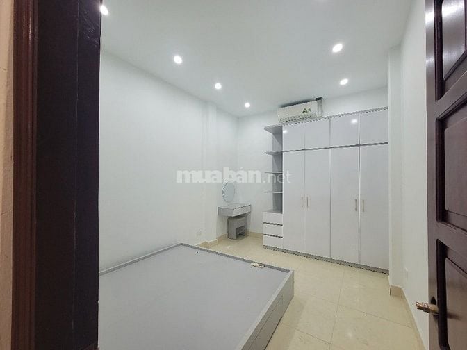 Cho thuê nhà nguyên căn ngách 28/40 Điện Biên Phủ