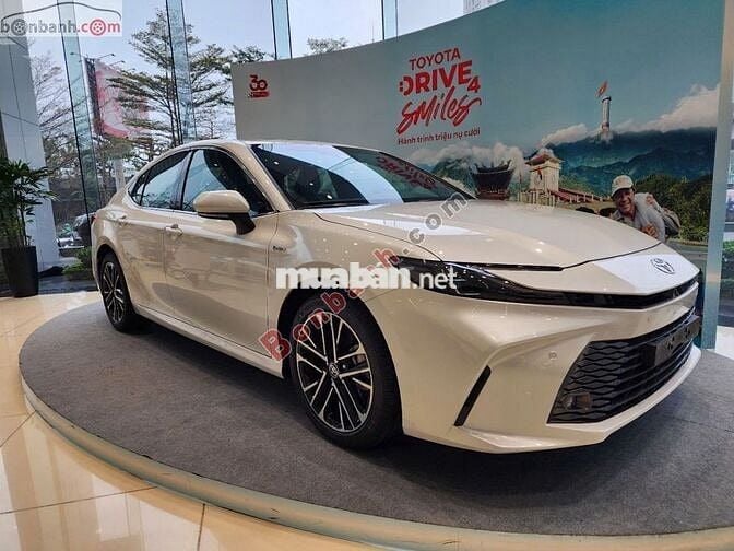Toyota Camry 2.5 Hybrid HEV TOP 2025