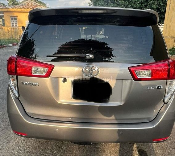 Tôi cần bán xe Toyota Innova số sàn sản xuất 2017.