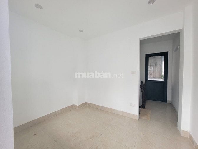 Cho thuê nhà nguyên căn ngách 28/40 Điện Biên Phủ