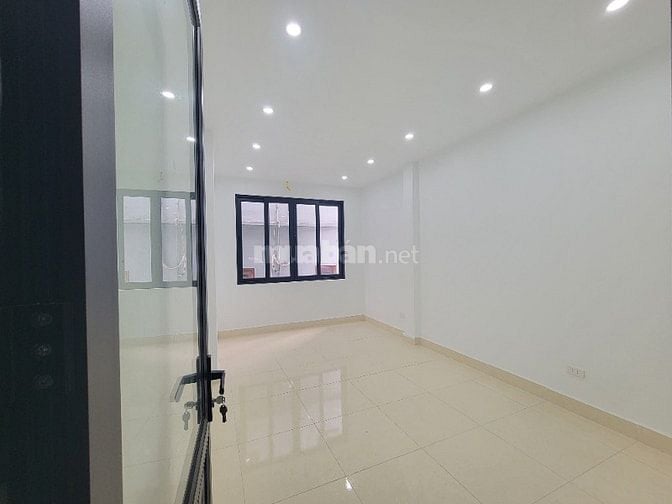 Cho thuê nhà nguyên căn ngách 28/40 Điện Biên Phủ