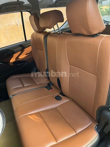 Tôi cần bán xe Toyota Innova số sàn sản xuất 2017.