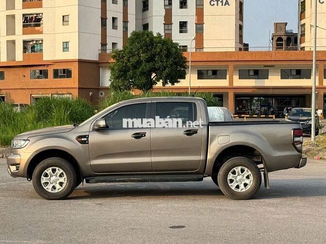 Bán xe Ford Ranger 2019 XLS 2.2L 4x2 MT màu vàng