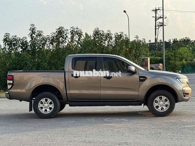 Bán xe Ford Ranger 2019 XLS 2.2L 4x2 MT màu vàng