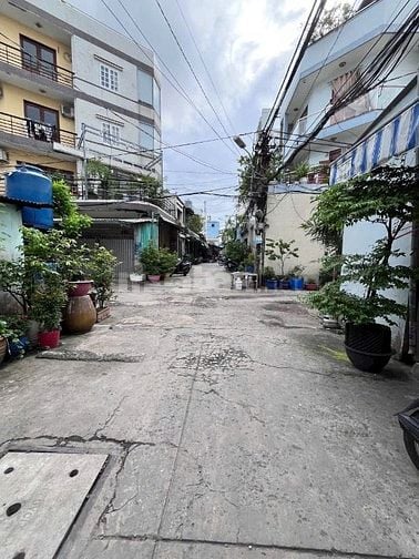̉6,48tỷ Nhà 3 lầu , hẻm xe tải đậu trước nhà sát bờ kè NgDuy