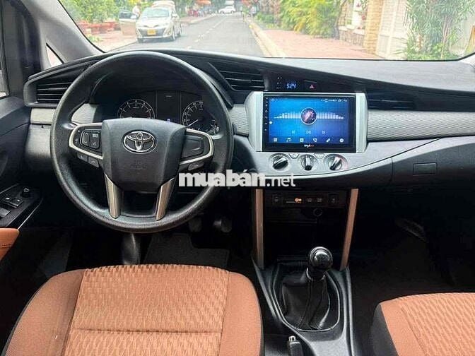 Toyota Innova 2.0 E số sàn đời 2019