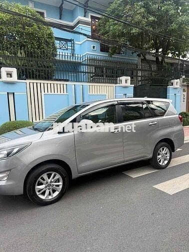 Toyota Innova 2.0 E số sàn đời 2019