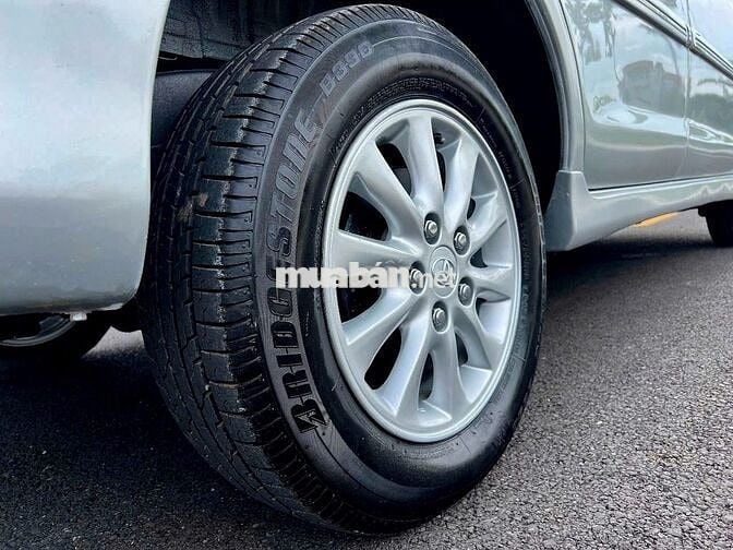 Toyota Innova 2013 2.0E - ghi bạc đẹp