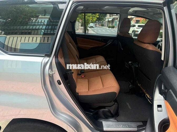 Toyota Innova 2.0 E số sàn đời 2019
