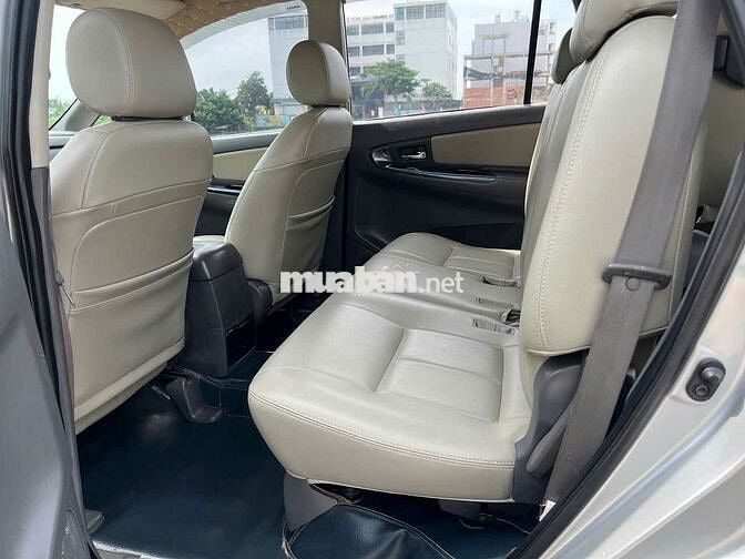 Toyota Innova 2013 2.0E - ghi bạc đẹp